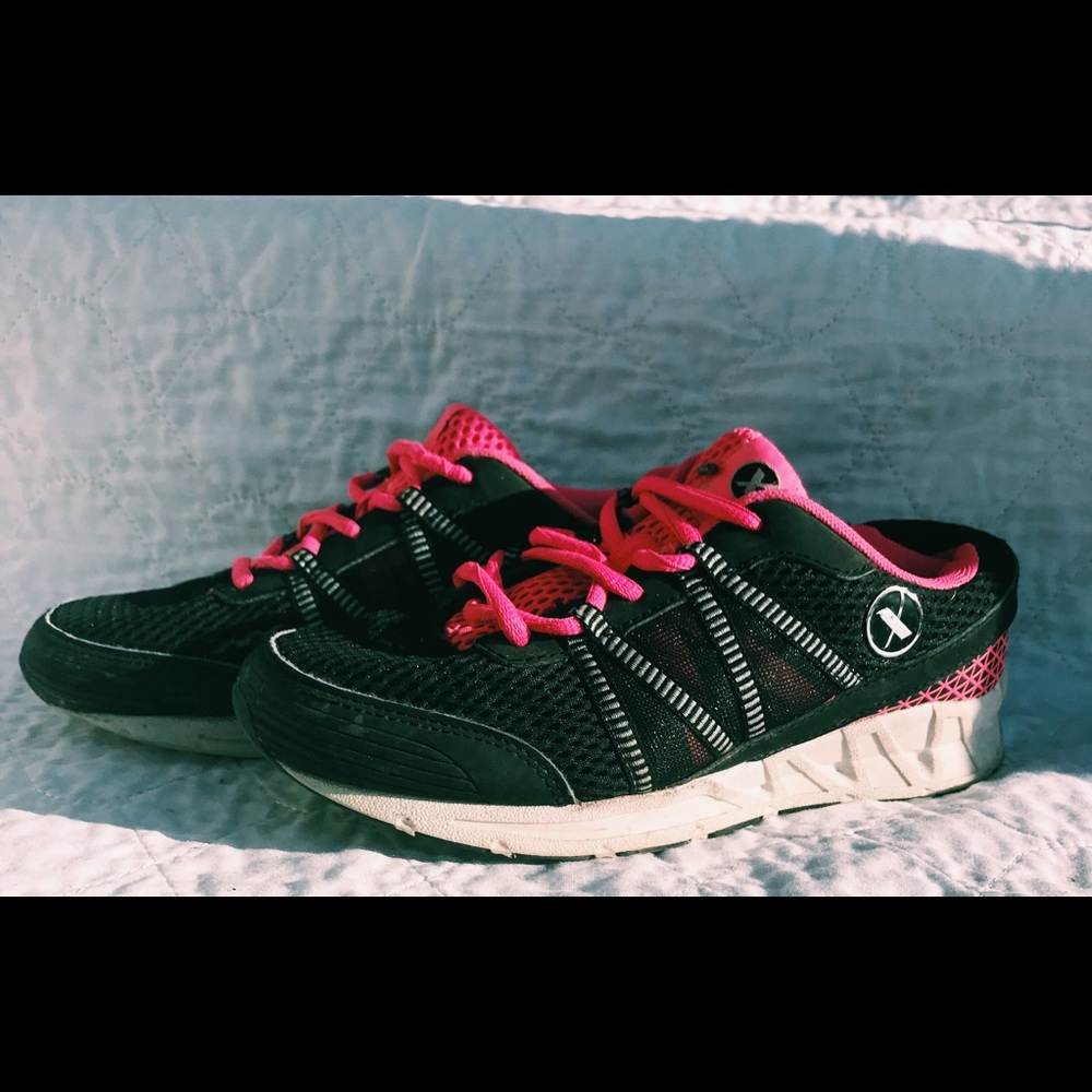 Xersion girls pink and black shoes